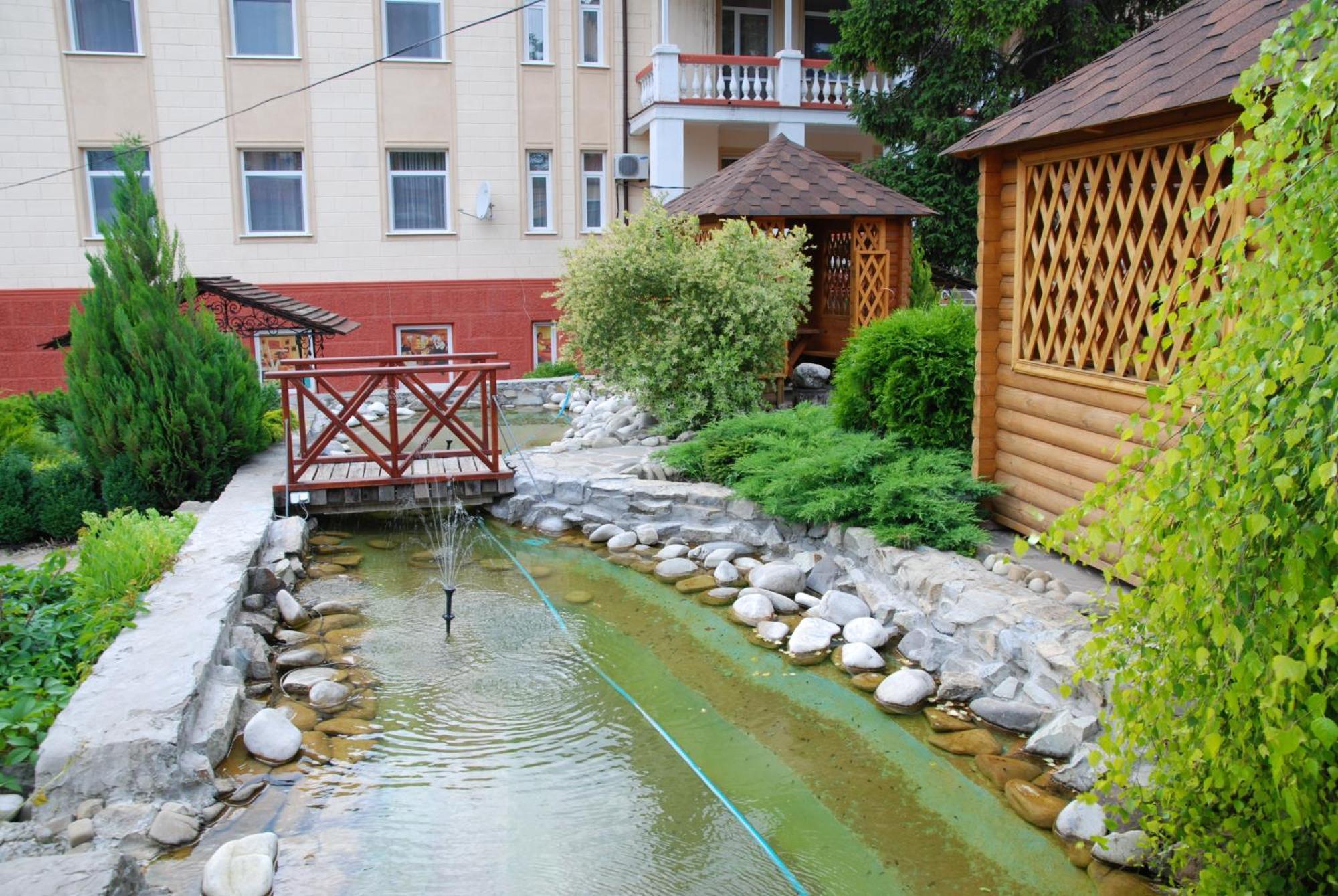 Filvarki-Centre Kamjanyi Potoki Kültér fotó