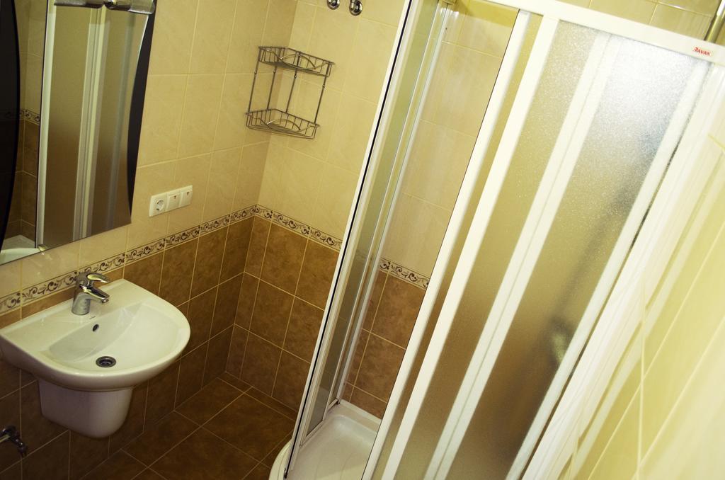Filvarki-Centre Kamjanyi Potoki Kültér fotó
