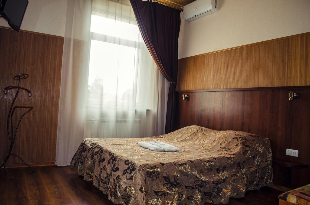 Filvarki-Centre Kamjanyi Potoki Kültér fotó